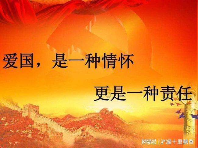 西安一路面突发塌陷 一小车半个身子陷入其中